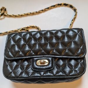Kamarel New York Vintage Elegant Black Quilted Leather Bag In VGUC